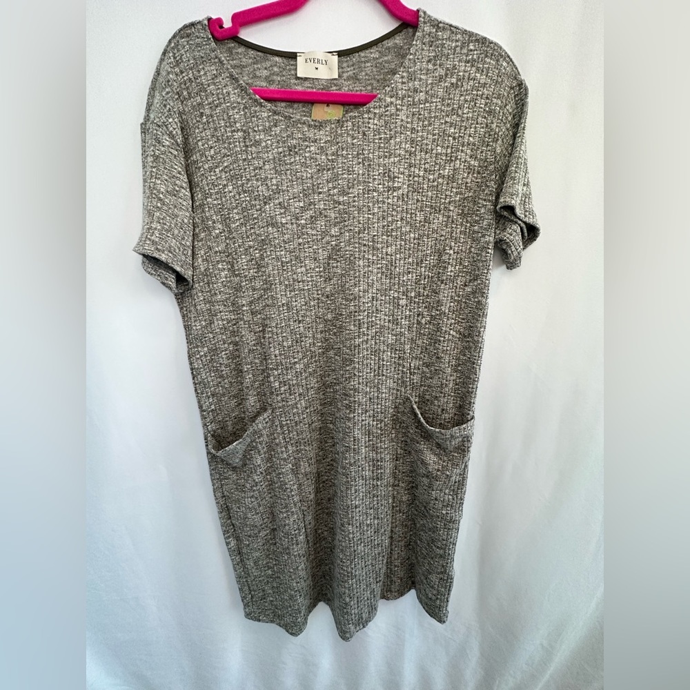 Everly Ribbed Grey Shift Dress with Front Pockets- NWT Size Medium